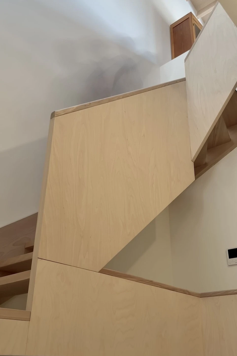 Escalier 2/4 tournant en Hêtre et bouleau