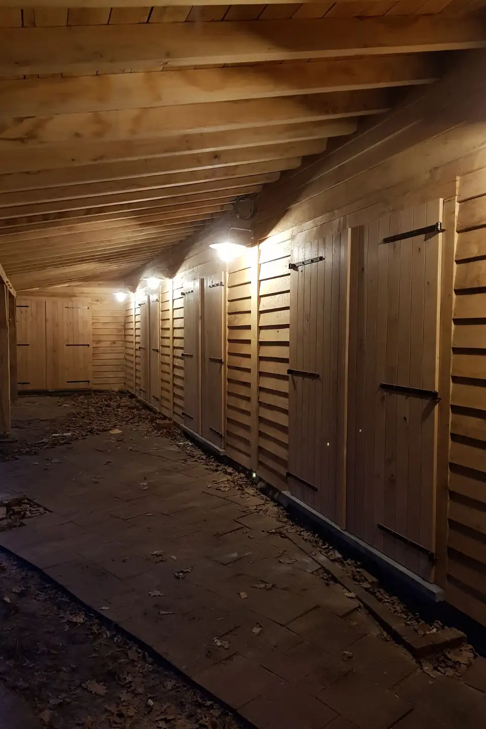 Volets à planchettes en chêne rustique