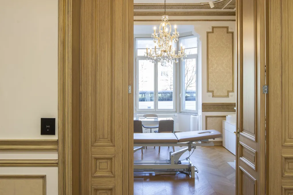 Quadruple porte d'intérieur avec patine
