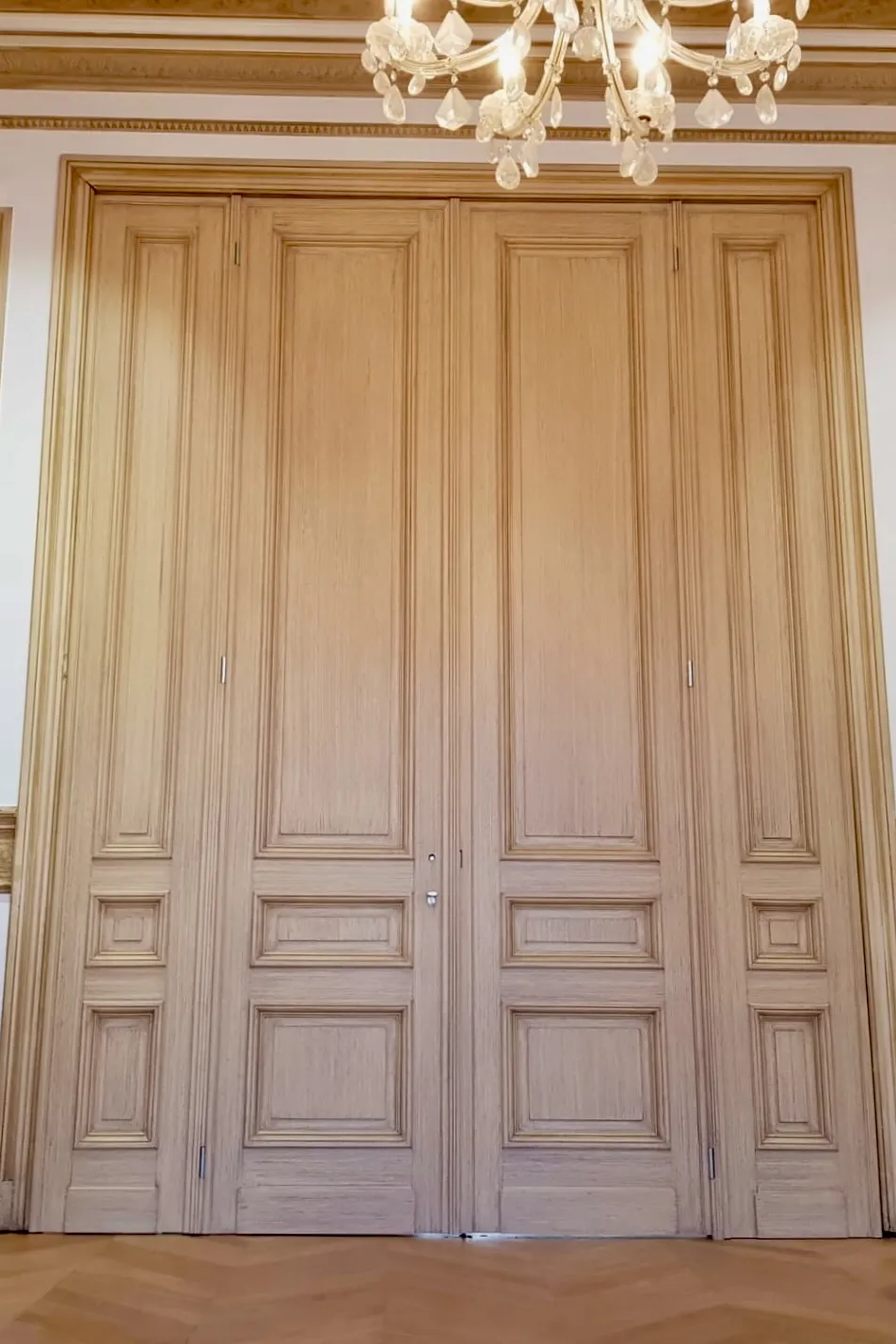Quadruple porte d intérieur moulurée et patinée d un cabinet médical