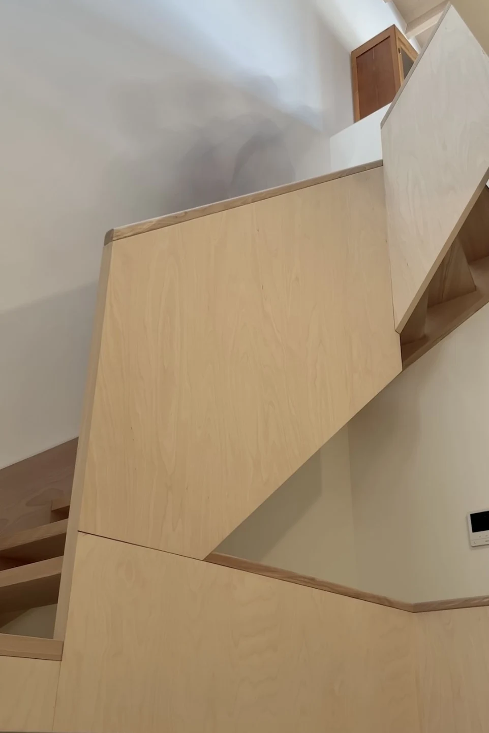 Escalier 2/4 tournant en Hêtre et bouleau