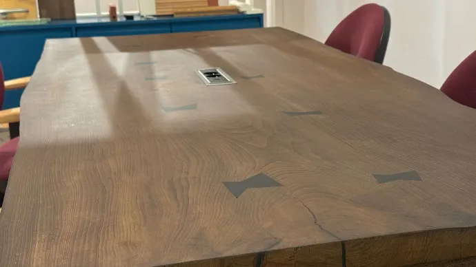 Table en hêtre teinté sur mesure réalisé par Bois Intemporel