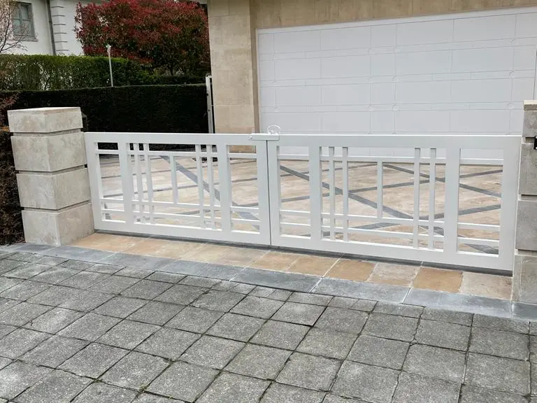Portai Art Deco blanc reproduit à l identique réalisé par bois intemporel